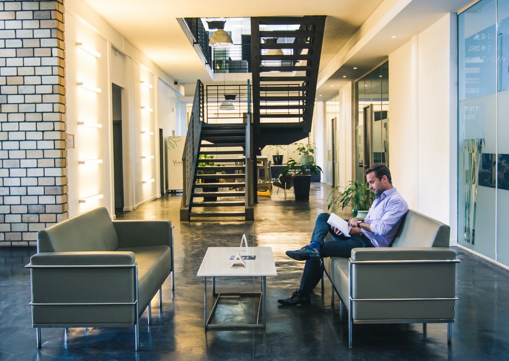 In formal setting - work | Situation formelle - travail
