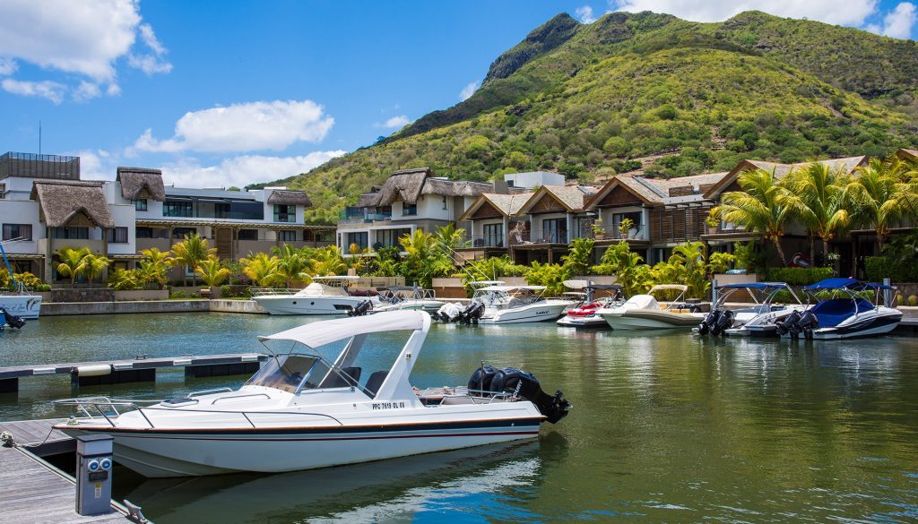 la balise marine, ile maurice, vivre dans un marina, posseder un bateau, cote ouest, west coast, vivire a riviere noire, investissement immobilier, immobilier de luxe